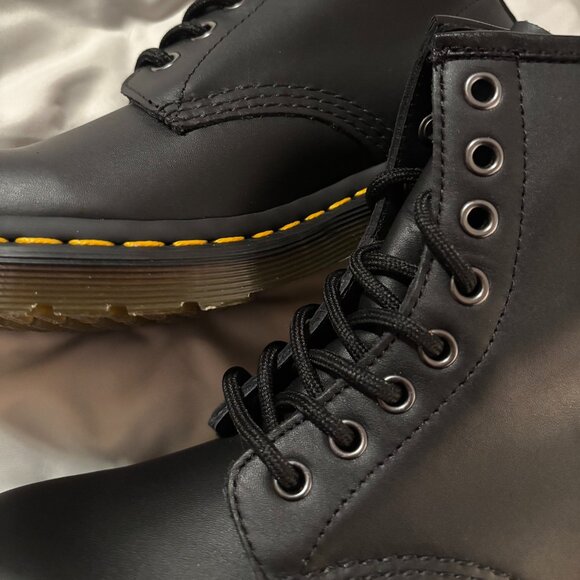 DOC MARTEN 11821 COMBAT BOOTS - Picture 6 of 6